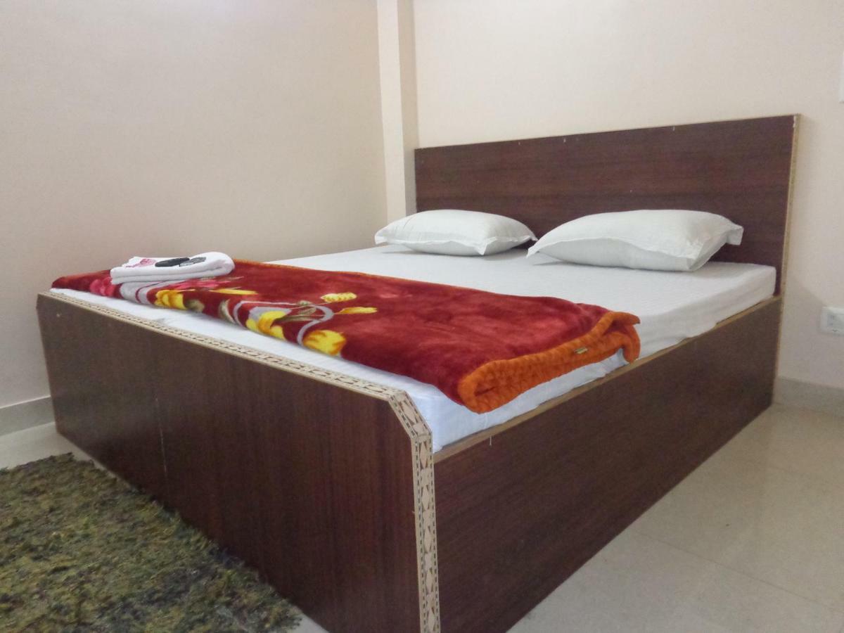 Delhi Inn,Walk In Nizamuddin Railway Station Нью-Дели Экстерьер фото
