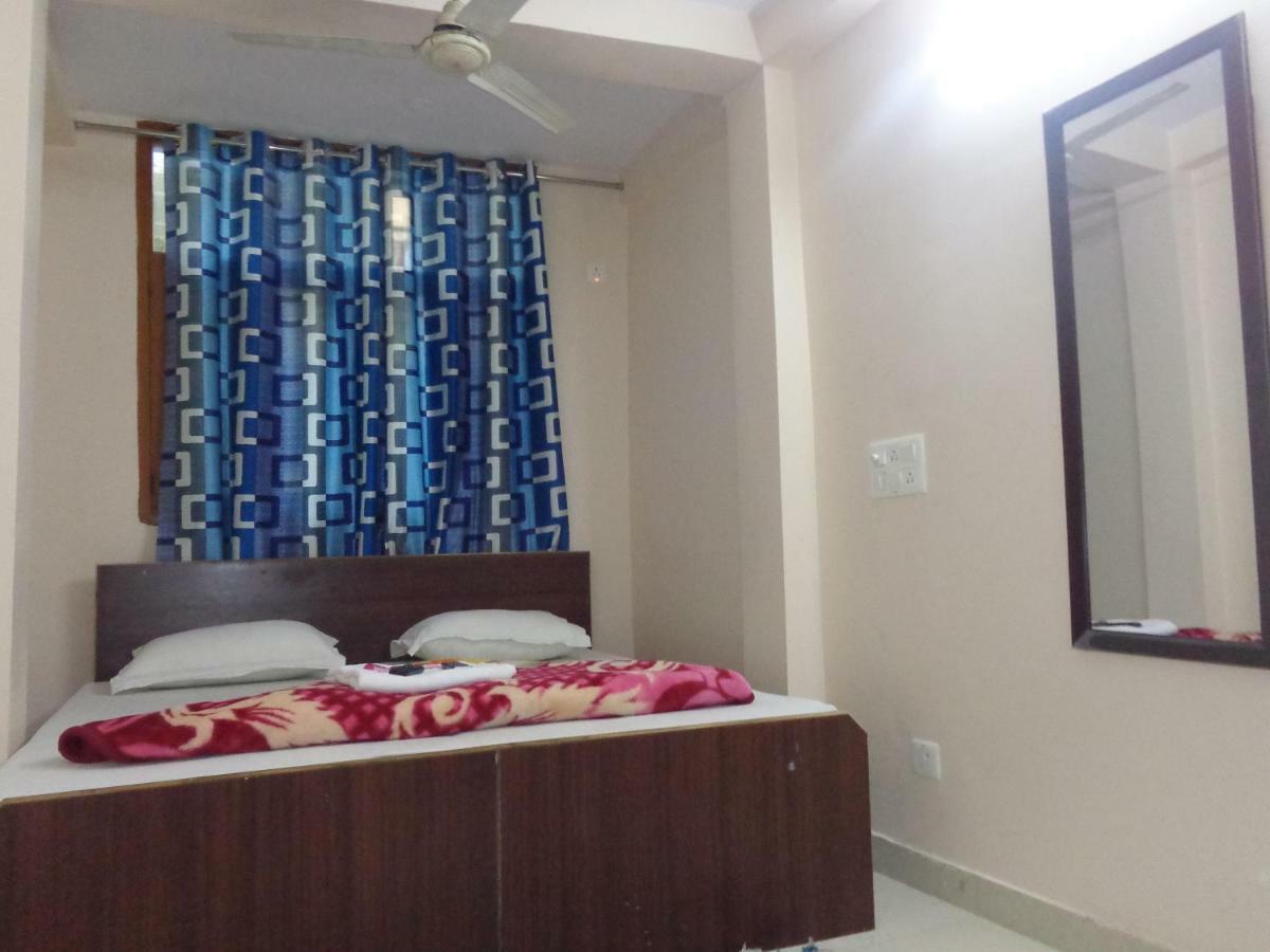Delhi Inn,Walk In Nizamuddin Railway Station Нью-Дели Экстерьер фото