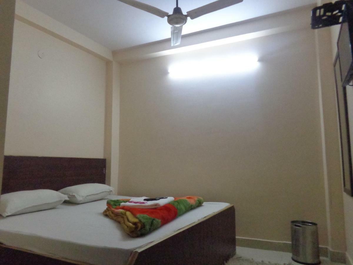 Delhi Inn,Walk In Nizamuddin Railway Station Нью-Дели Экстерьер фото